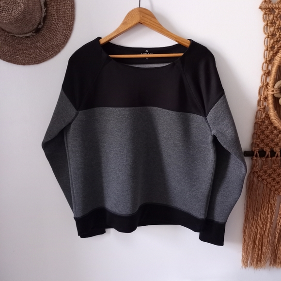 Athleta Sweaters - Athleta Fuse sweatshirt